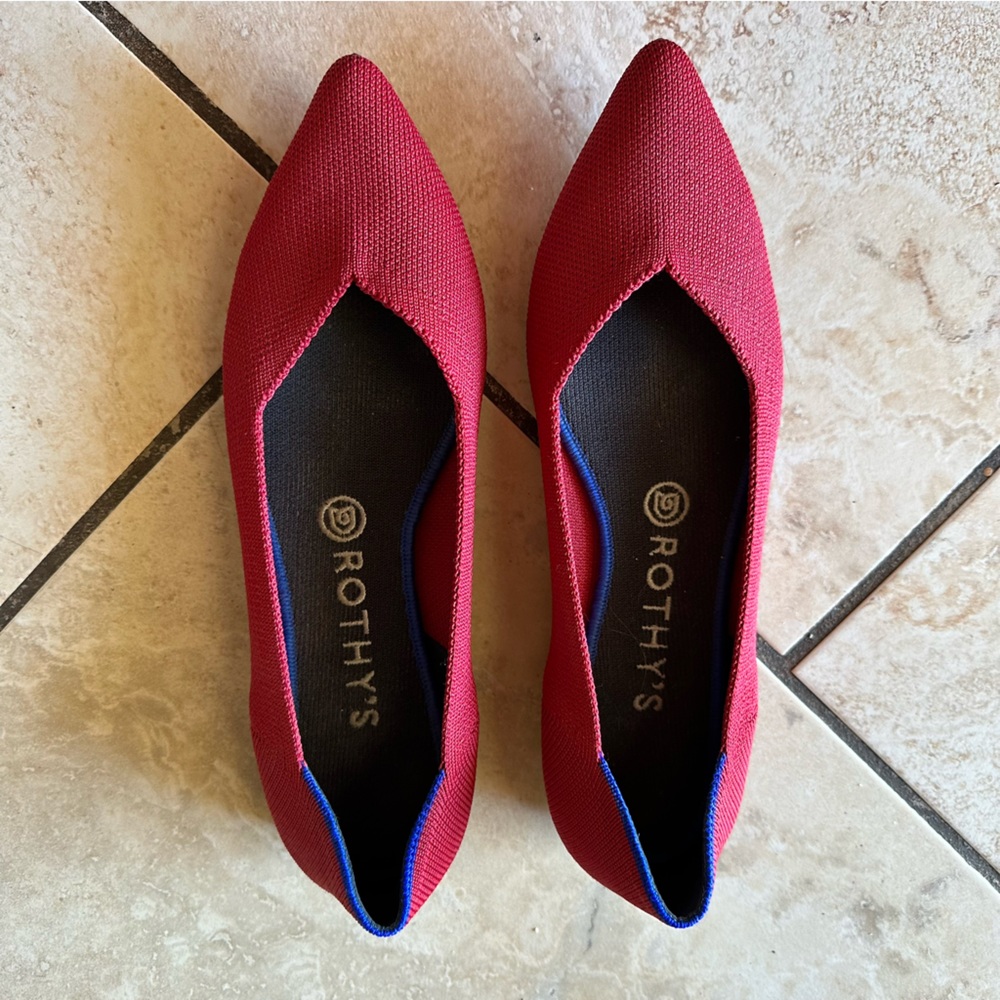 Red Pointed Toe Rothy’s Flats. Size W9.